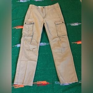 Levi's Tan Cargo Pants-SZ 33x34
Waist 18”
Inseam 30”